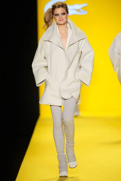 Look 4